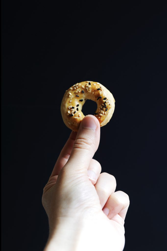 Ein Kringel sie zu knechten, sie alle zu binden... ja, weil man abhängig davon wird! ;)
