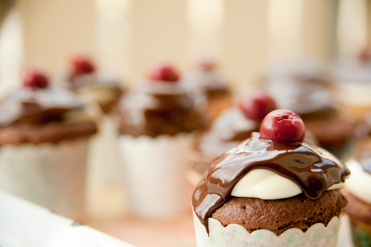 Donauwellen-Muffins mit Kirsche