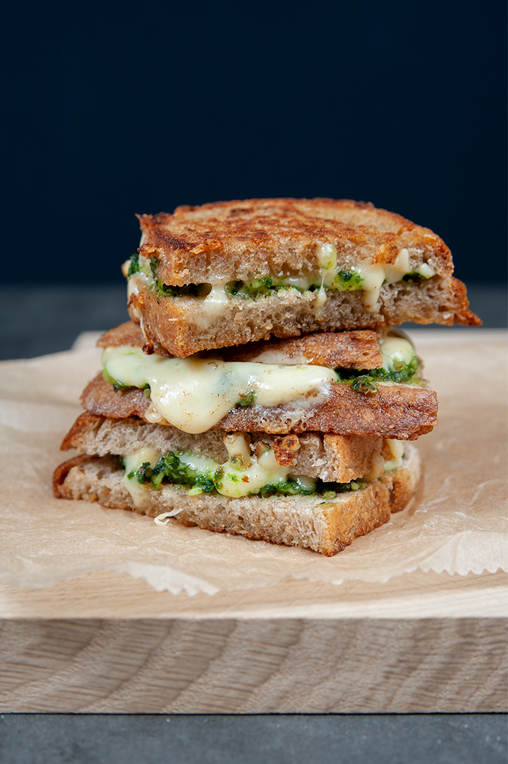 Grilled Cheese Sandwich mit Bärlauch-Pesto